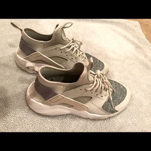 Grey huaraches 🔥FLASH SALE🔥